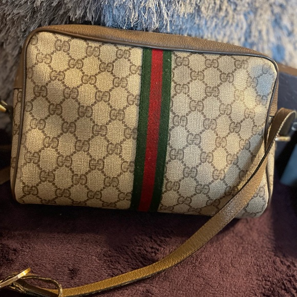 Authentic Vintage Gucci Cross Body”Beautiful preloved please look at all photos. - Picture 2 of 12